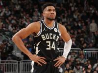 黑白体育-字母哥爆冷击败中国队，高光表现引爆全场！的简单介绍