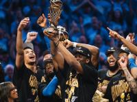 黑白直播-包含老鹰带队取胜！，库里重要时刻重要助攻观众掌声雷动的词条