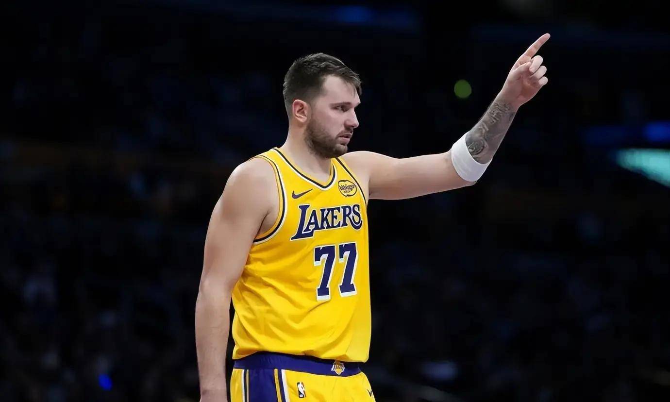 关于东契奇回归赛场,精彩发挥首场状态亮眼,独行侠观众沸腾!的信息 关于东契奇回归赛场,精彩发挥首场状态亮眼,独行侠观众沸腾!的信息